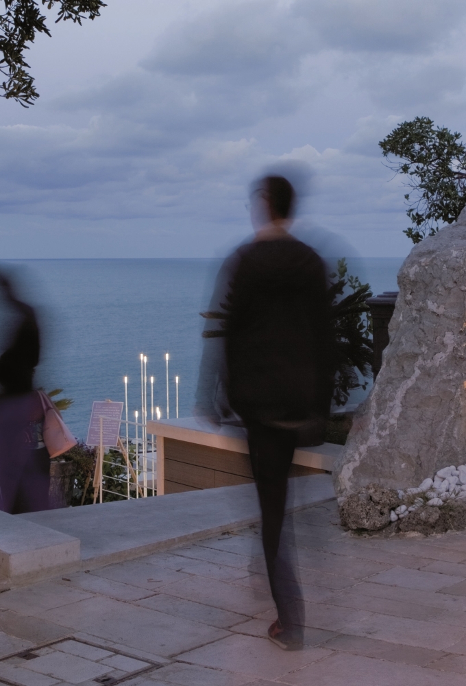 Декоративный светильник iGuzzini Typha Bollard Steel ADT0.713 (1000mm) Декоративный светильник iGuzzini Typha Bollard Steel ADT0.713 (1000mm)