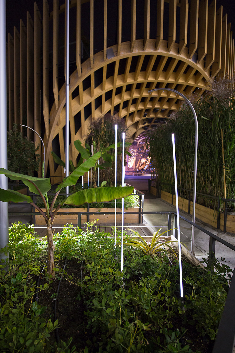 Декоративный светильник iGuzzini Typha Bollard Steel ADT5.713 (1500mm) Декоративный светильник iGuzzini Typha Bollard Steel ADT5.713 (1500mm)