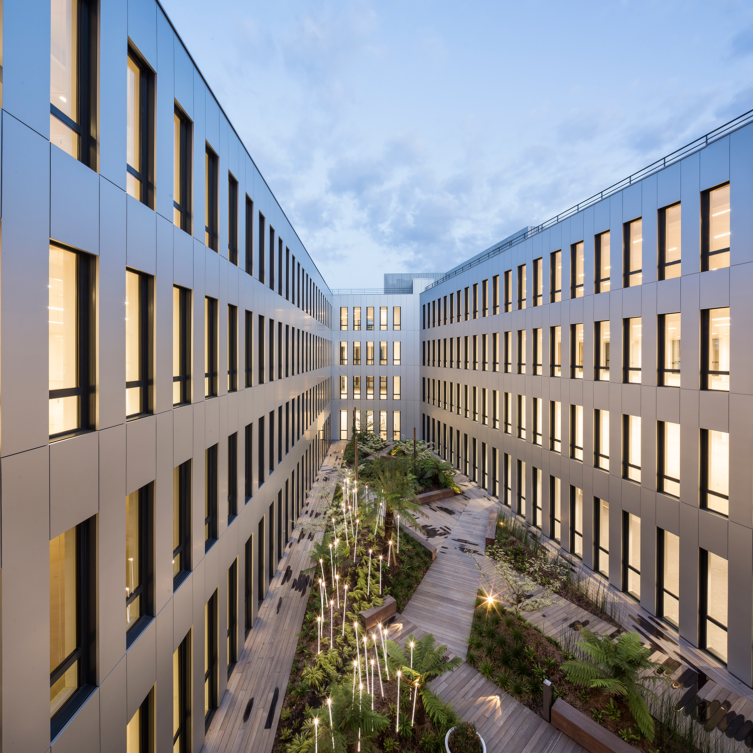 Декоративный светильник iGuzzini Typha Bollard Steel ADT0.713 (1000mm) Декоративный светильник iGuzzini Typha Bollard Steel ADT0.713 (1000mm)