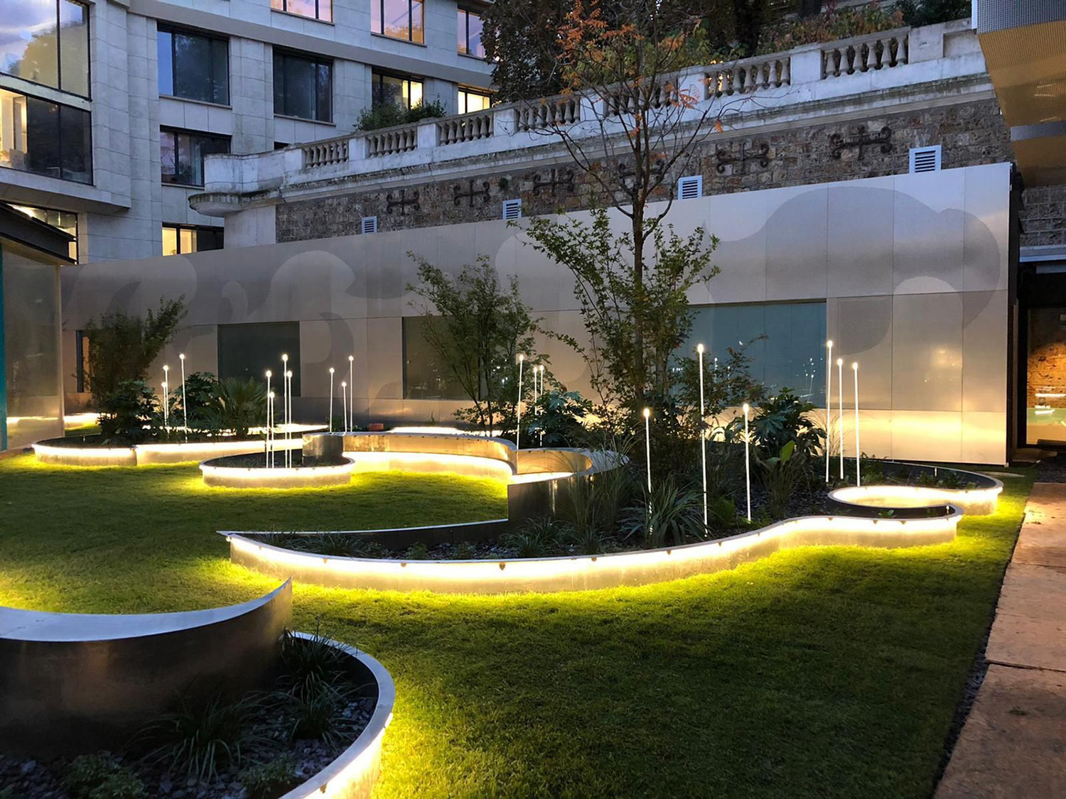 Декоративный светильник iGuzzini Typha Bollard Steel ADT5.713 (1500mm) Декоративный светильник iGuzzini Typha Bollard Steel ADT5.713 (1500mm)