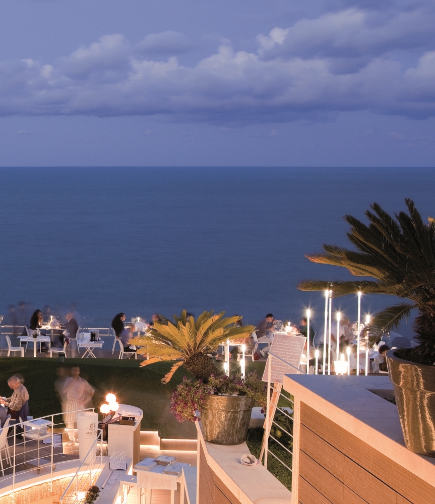 Декоративный светильник iGuzzini Typha Bollard Steel ADT0.713 (1000mm) Декоративный светильник iGuzzini Typha Bollard Steel ADT0.713 (1000mm)