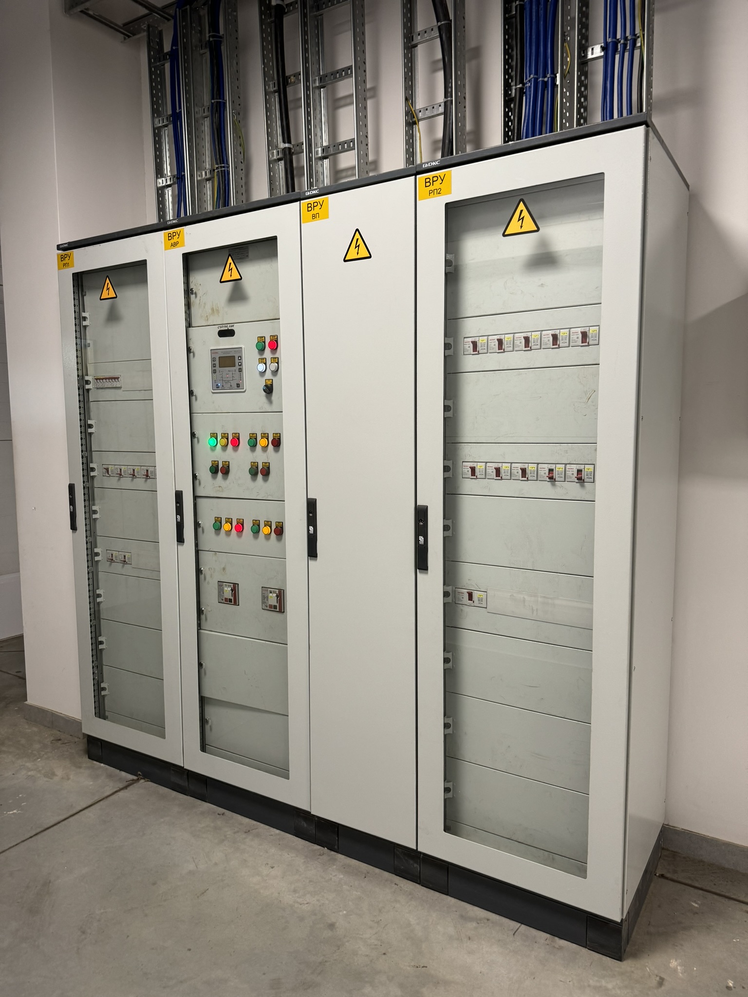 Вводная панель ВРУ1-17-70 (панель с АВР)